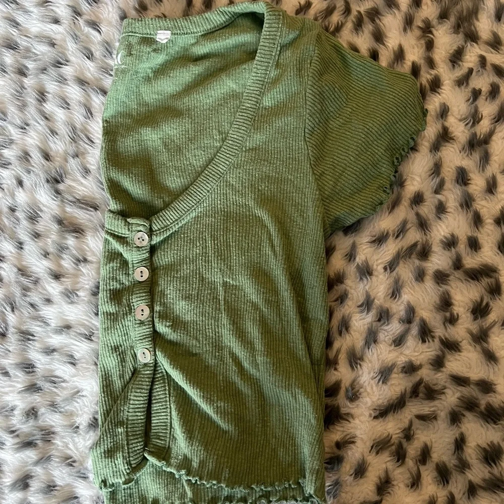 Cropped Basic Tee - Picture 3 of 4